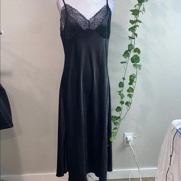 Elegant Black Lace Nightgown, Long Women sleepwear Dress,Satin Dress - Picture 1 of 7